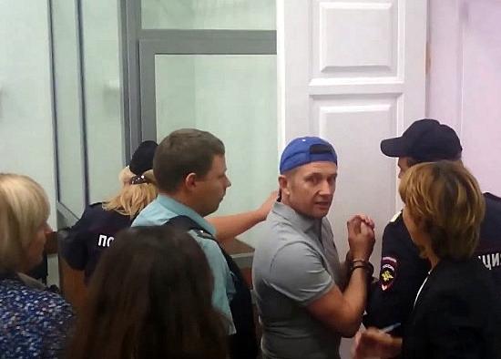 Нижегородский  экс-министр Макаров  в суде объявил о юбилее своей сестры  