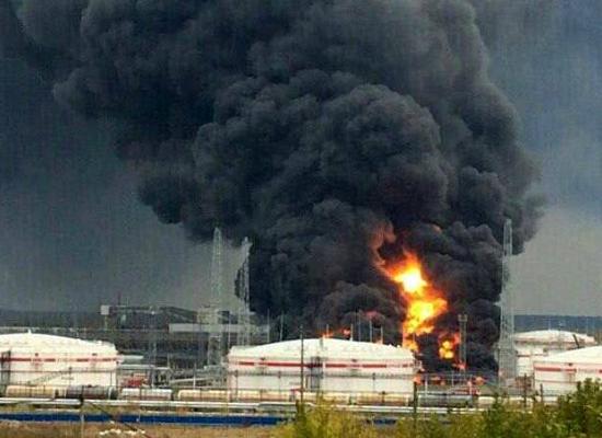 Резервуар взорвался на заводе Лукойл-Нижегороднефтеоргсинтез в Кстове Нижегородской области