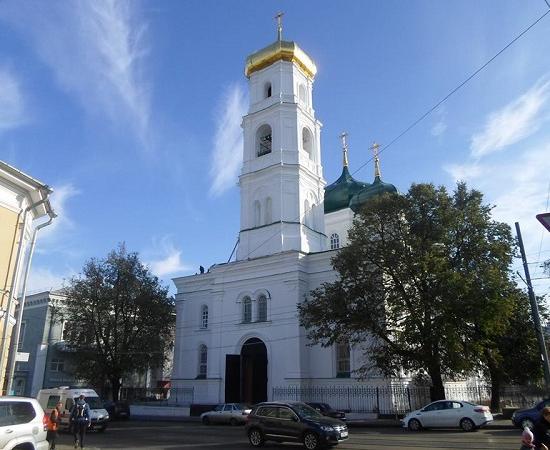 Чугунный козырек паперти Вознесенской церкви Нижнего Новгорода ждет реставрации