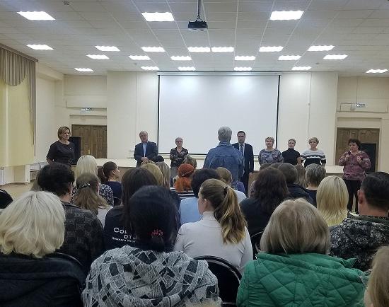 Педагог, которого родители винят в смерти подростка, уволилась из школы в Нижнем Новгороде