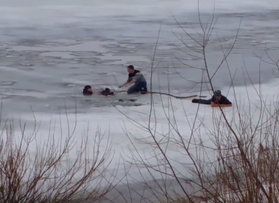 Неизвестные спасли из полыньи тонущего мальчика в Нижегородской области