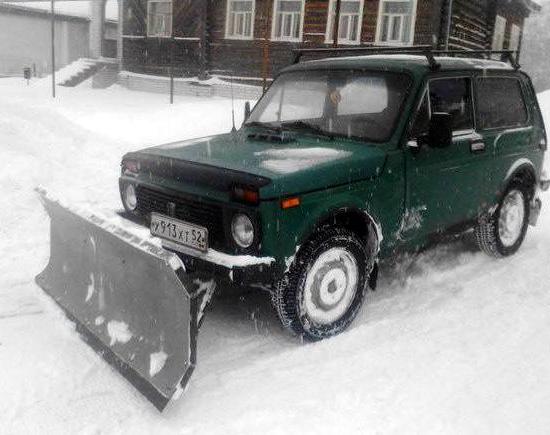 Нижегородец приспособил свою машину для уборки снега