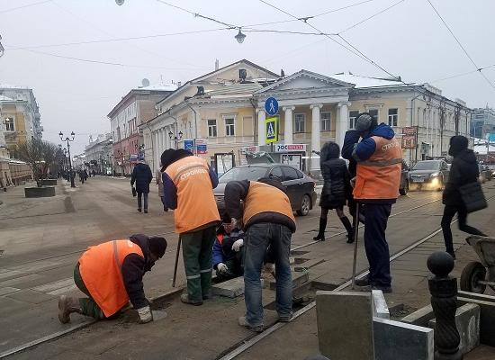 Новую плитку между рельсов на Покровке в Нижнем Новгороде заменят на асфальт