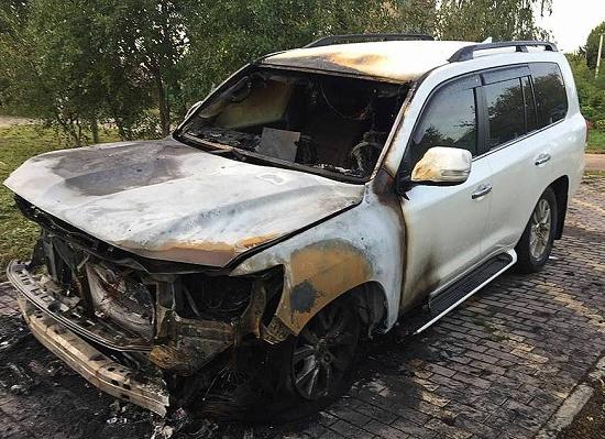 Автомобиль и.о.главы администрации Канавинского района в Нижнем Новгороде Шарова подожгли